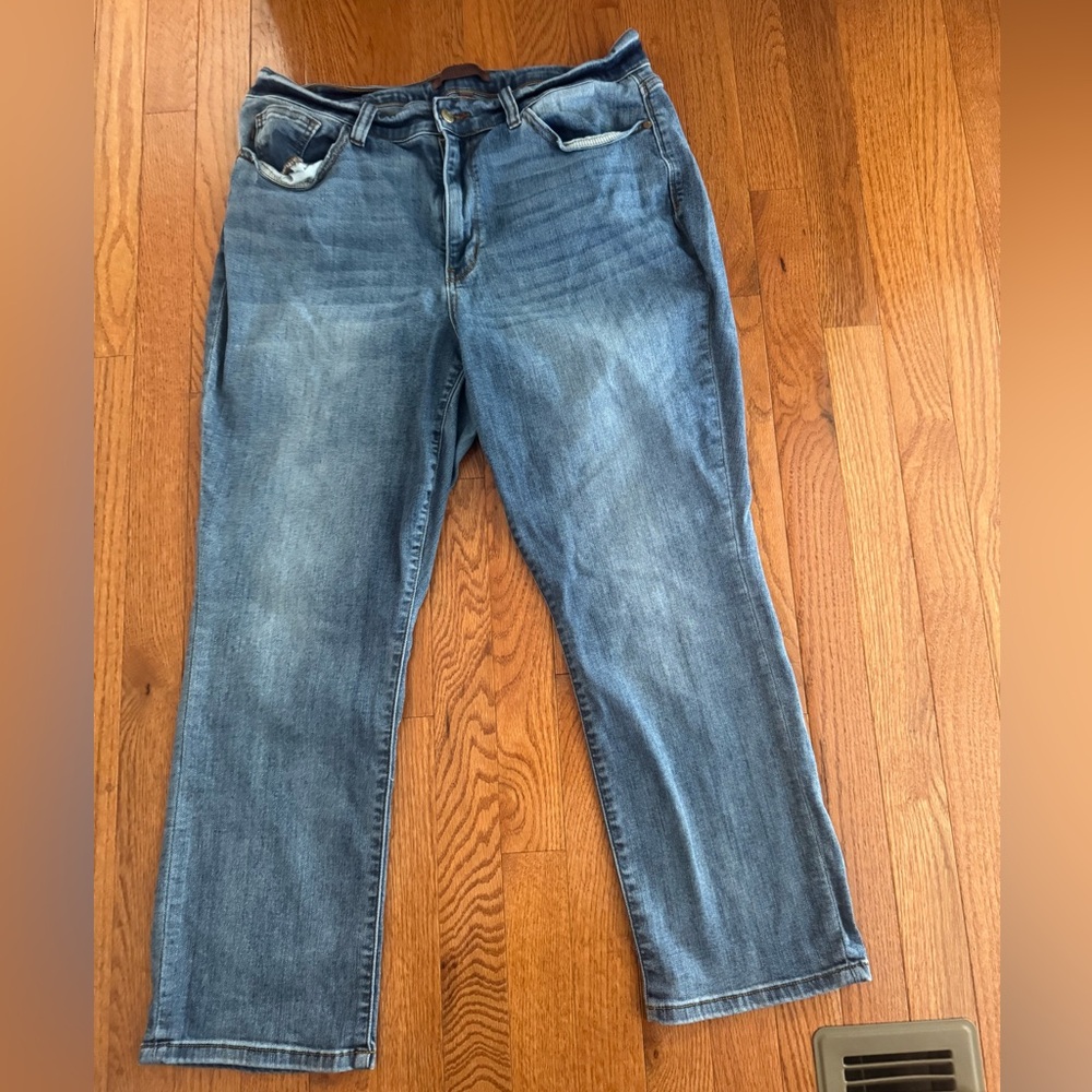 Judy blue women’s mid rise skinny capri jeans JB72116MD Medium blue wash 18W